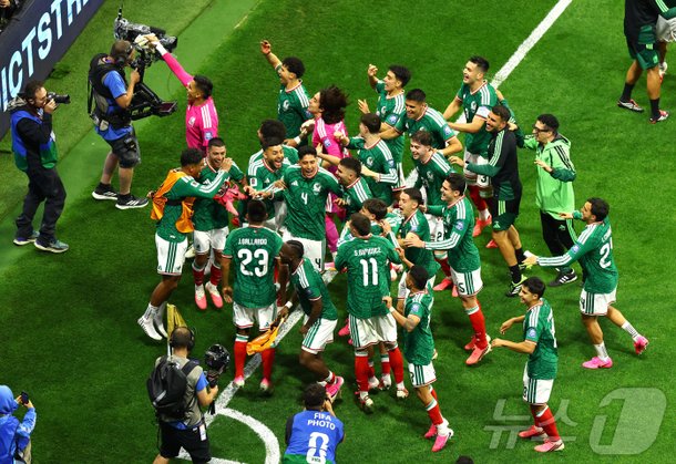 한국 꺾었던 멕시코, 에콰도르 잡고 16강행…전경기 무실점 승리[월드컵]