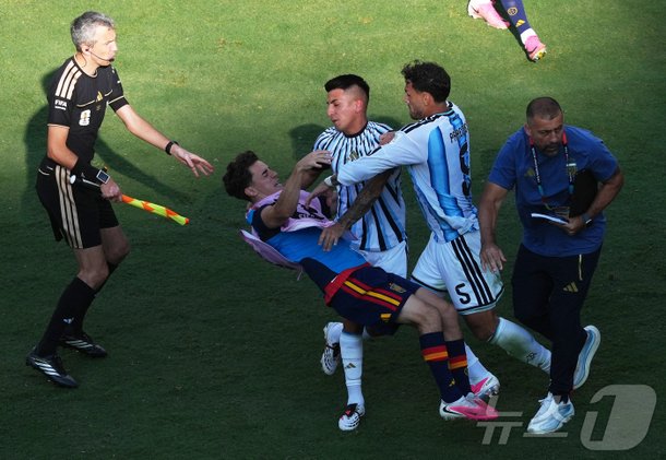 FIFA, '월드컵 결승 난투극' 아르헨티나 징계 절차 돌입