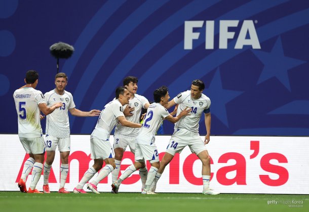 '형제의 나라' 우즈벡, 콩고민주에 전반 1-0 라드→'한국 기사회생?'