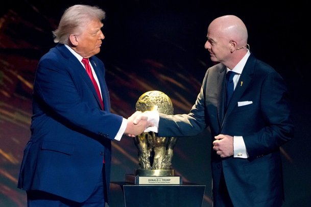 트럼프 전화 한 통에 FIFA가 미국 공격수 발로건 퇴장 징계 유예?…개최국 특혜 논란 일파만파