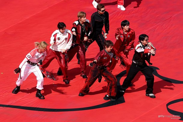 '월드컵 역사상 첫 하프타임쇼' BTS 출격→지구촌 녹인 'Dynamite'